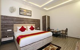 Oyo 9159 Hotel Royal Woodslark