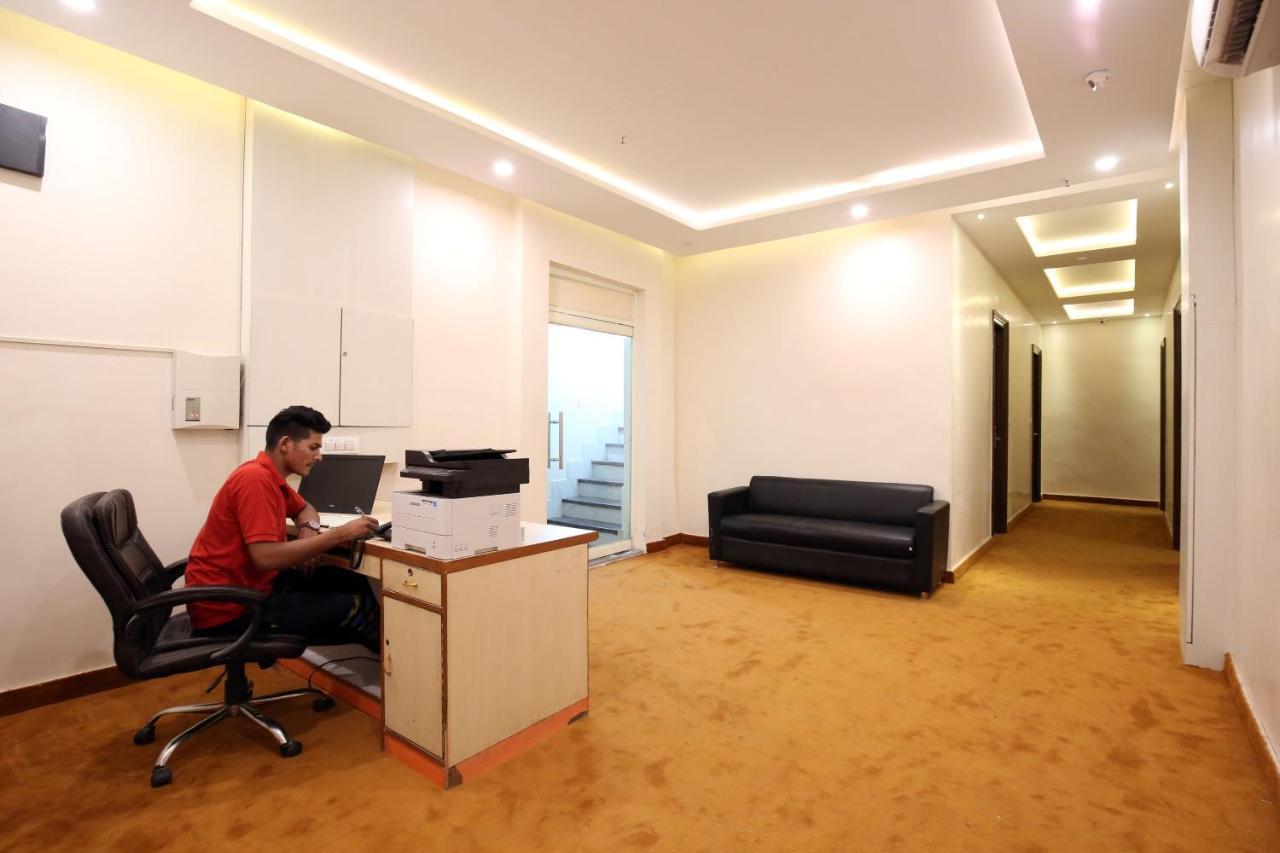 Oyo 9159 Hotel Royal Woodslark Zirakpur Exterior photo