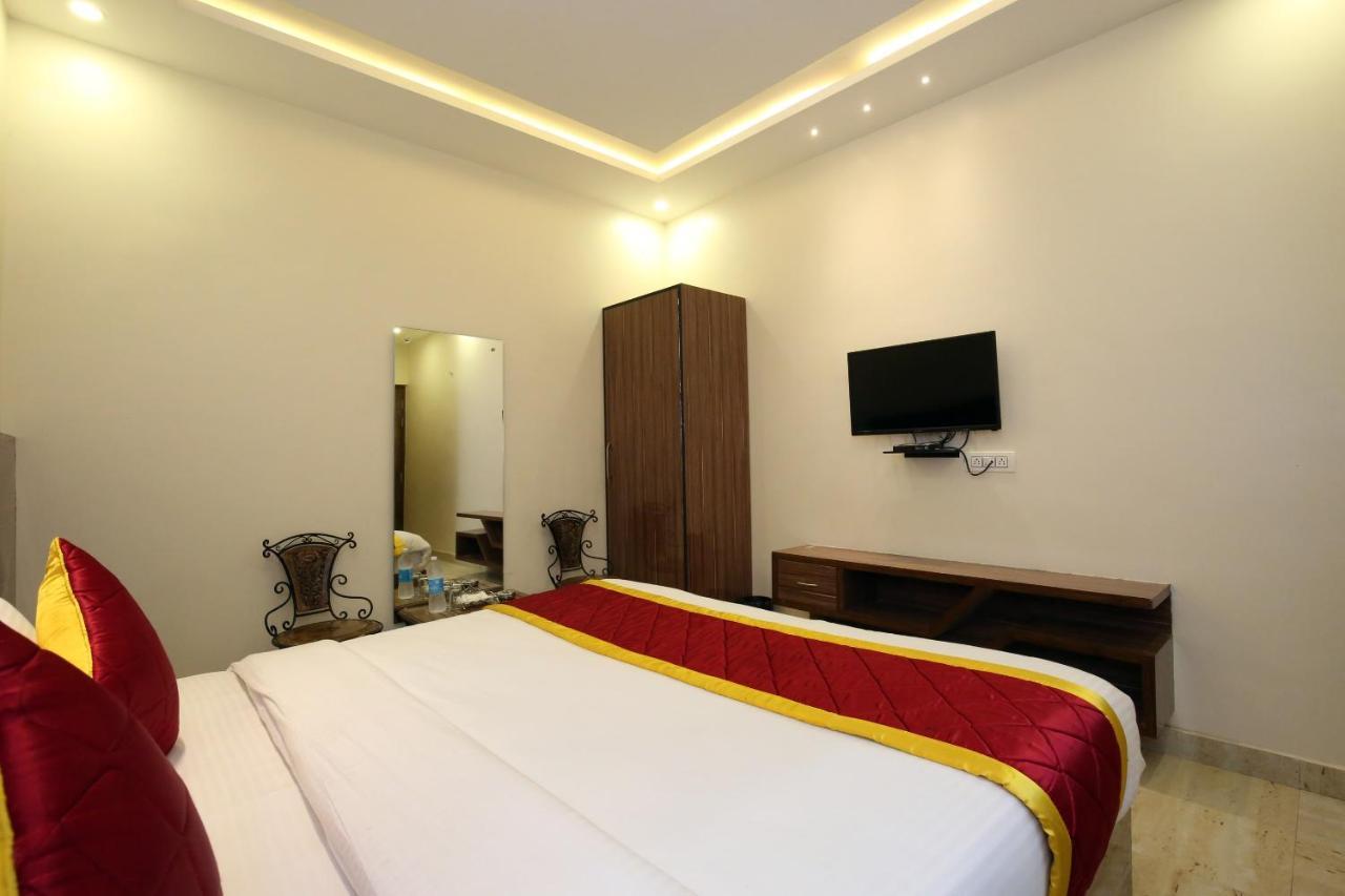 Oyo 9159 Hotel Royal Woodslark Zirakpur Exterior photo